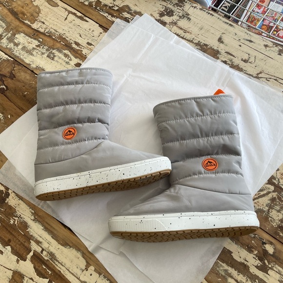 Gray and White Quilted Winter Boots with Rubber Sole - Picture 1 of 7